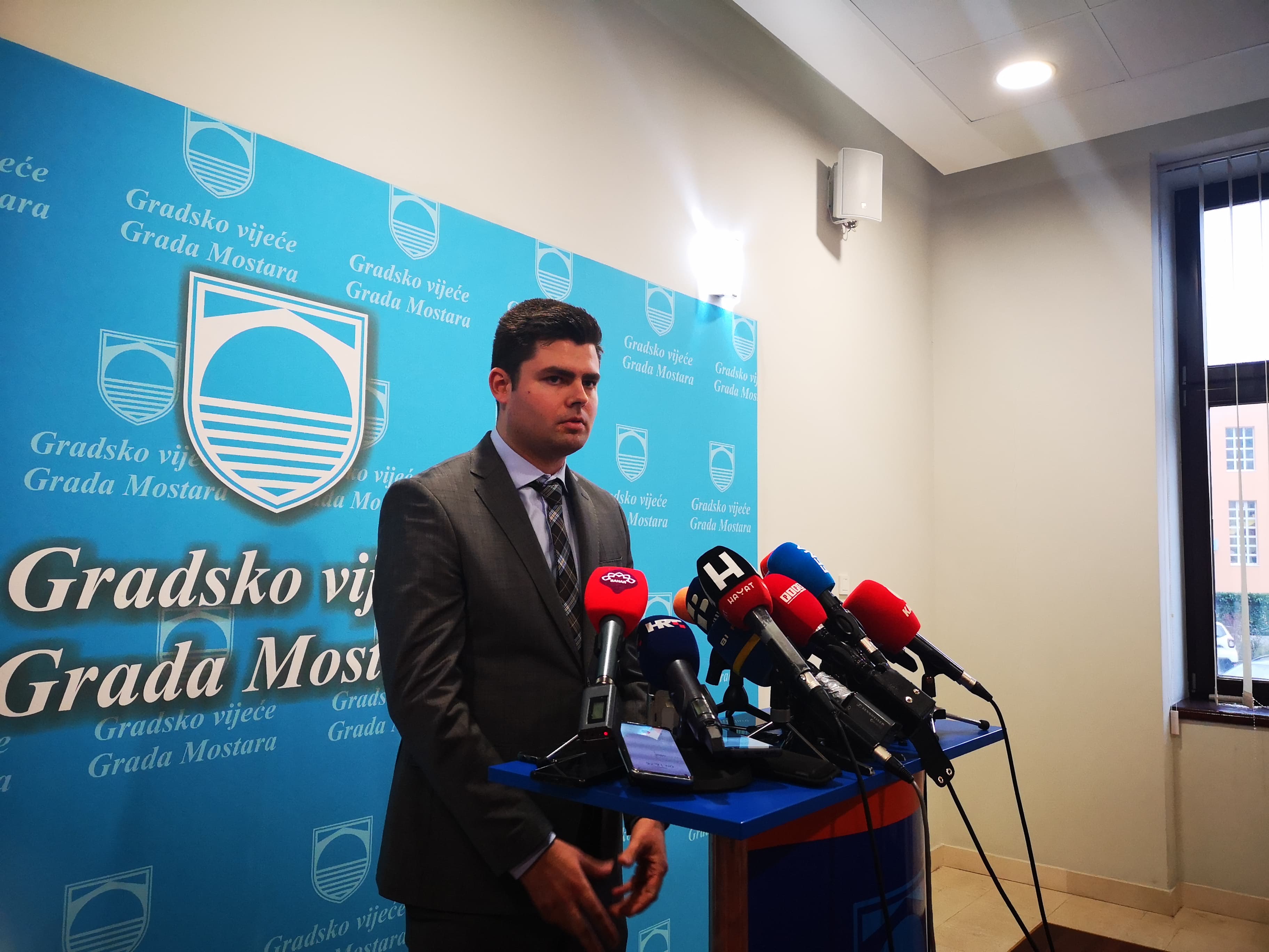 Arman Zahilić ispunio prijetnje: Napustio sjednicu, za njim izašli i vijećnici PMP-a