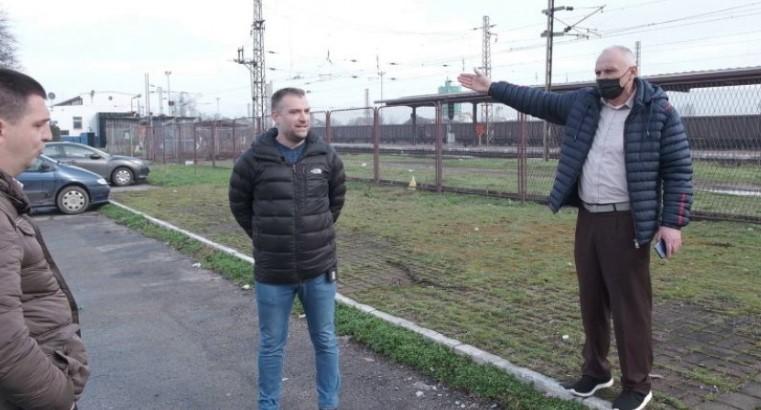Milenko Kičić napao novinarsku ekipu u Banjoj Luci: "Šta hoćeš ti, majmune"