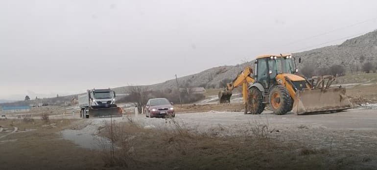 I ovakvih ljudi ima: Glava u torbi vozačima zbog stajskog đubriva