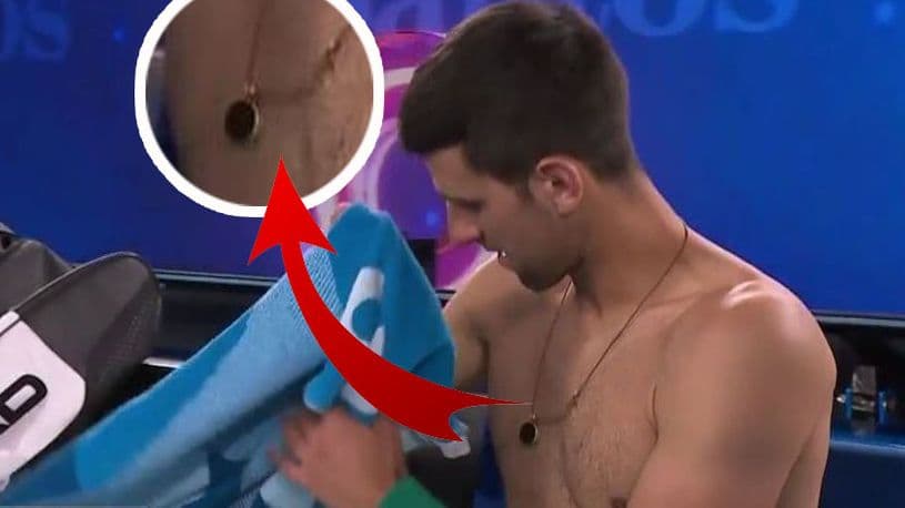 Svi se pitaju šta znači misteriozni crni medaljon Novaka Đokovića
