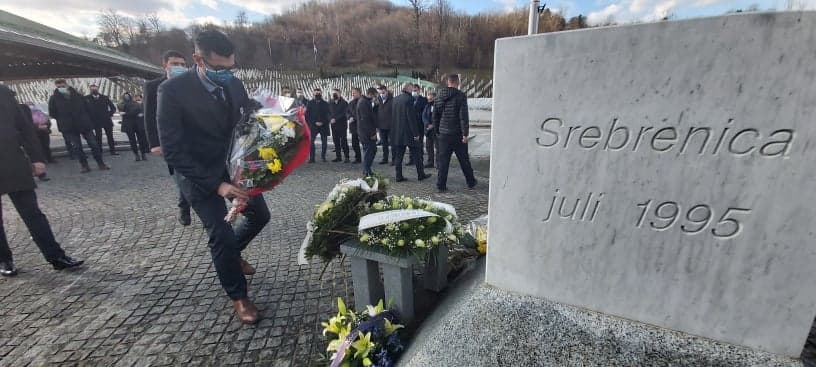 Predstavnici i lideri političkih partija u Potočarima odali počast žrtvama genocida