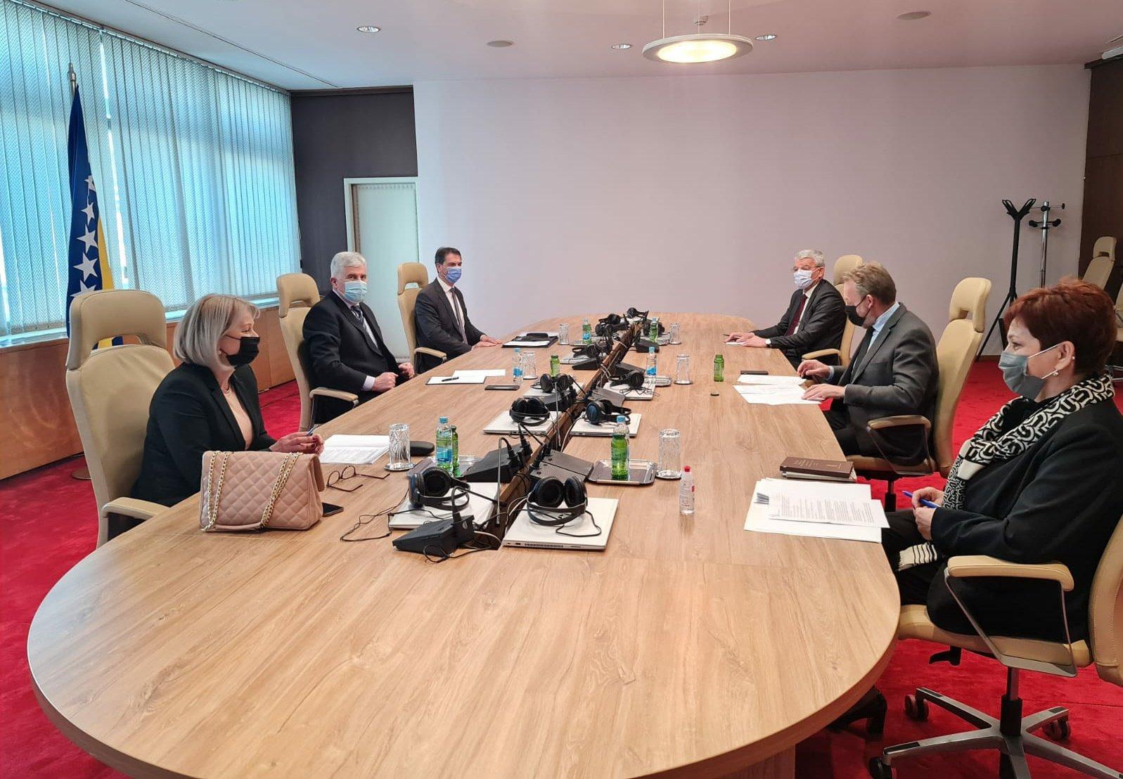 Počeo sastanak delegacija HDZ i SDA