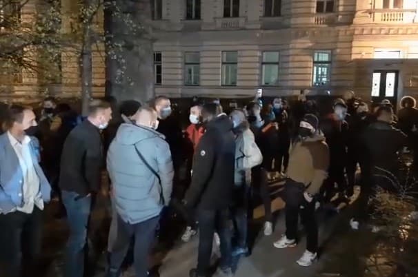 Građani se razišli ispred zgrade Vlade KS, za sutra najavili nove proteste
