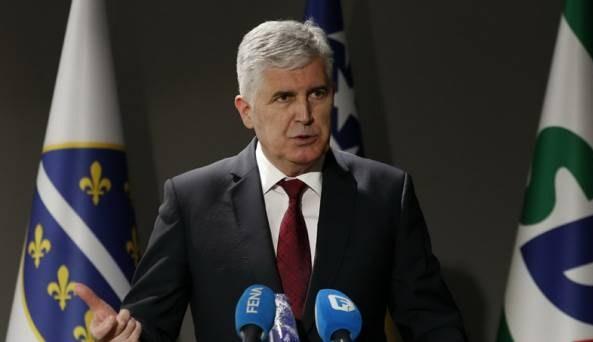 Čović nakon sastanka sa Izetbegovićem: Moramo naći zajedničko rješenje, ako treba i mijenjati Ustav