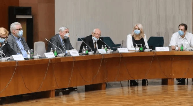 Krizni štab u Srbiji: Razmatra se uvođenje sedmodnevnog zatvaranja