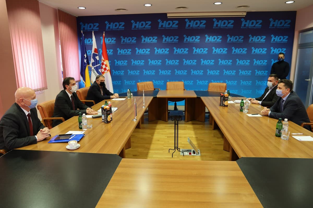 U Mostaru se sastale delegacije HDZ-a BiH i SDA