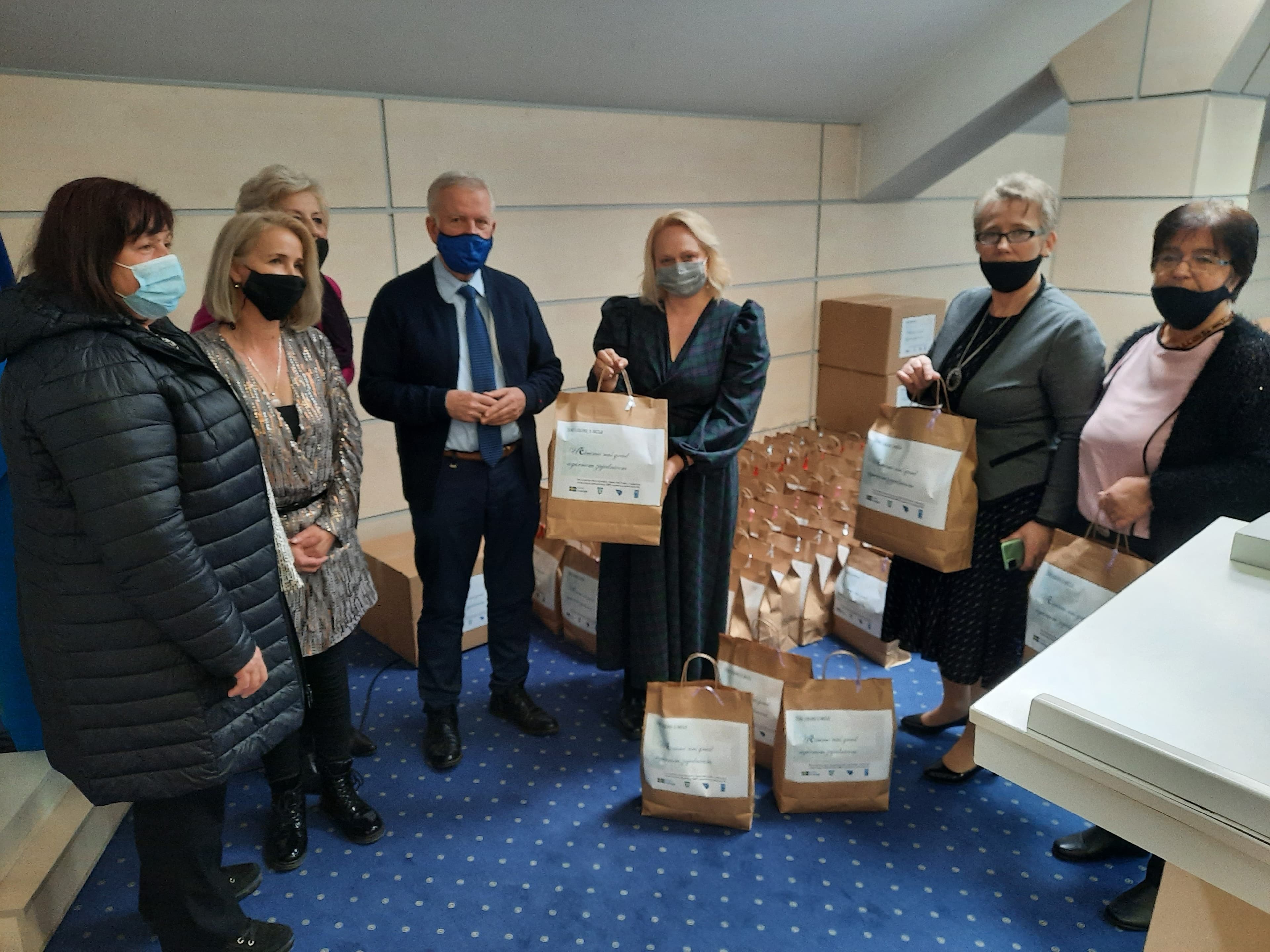 U Gračanici sašiveno 7.000 maski i 85 zaštitnih odijela