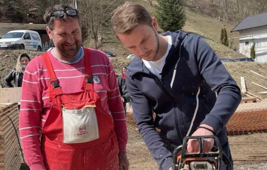 Draško Stanivuković poklonio plaću ljudima kojima je izgorjelo imanje