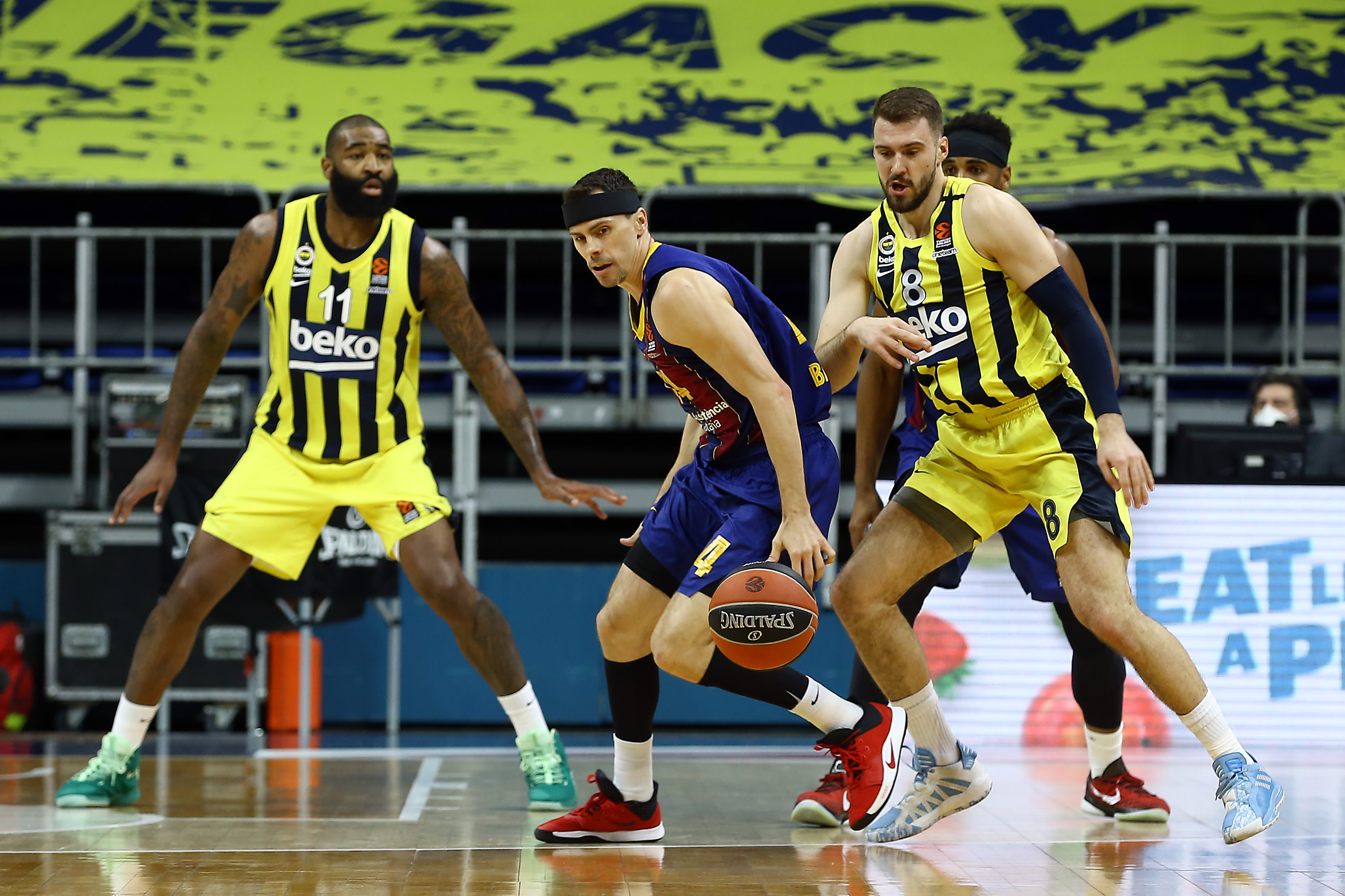 Barcelona pobjedom nad Fenerom osigurala prvo mjesto pred plej-of
