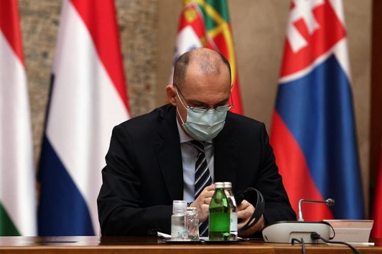 Lončar: Kazniti protivnike vakcinacije koji su primili vakcinu