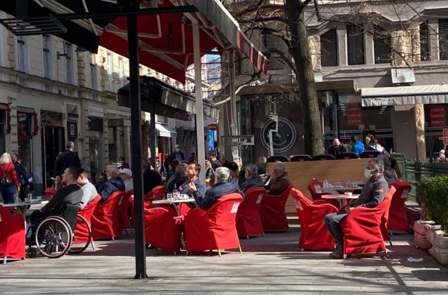 U Sarajevu od ponedjeljka rade bašte kafića, bazeni i teretane