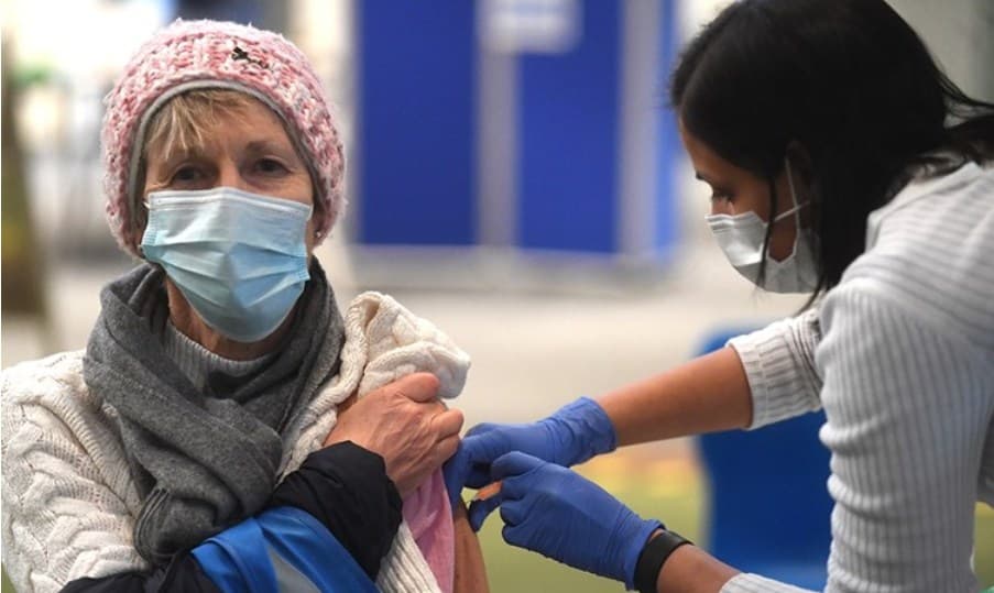 Velika Britanija vakcinisala više od 600.000 ljudi u jednom danu