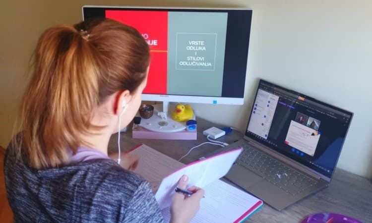 Sindikati obrazovanja u KS traže da se nastava održava online