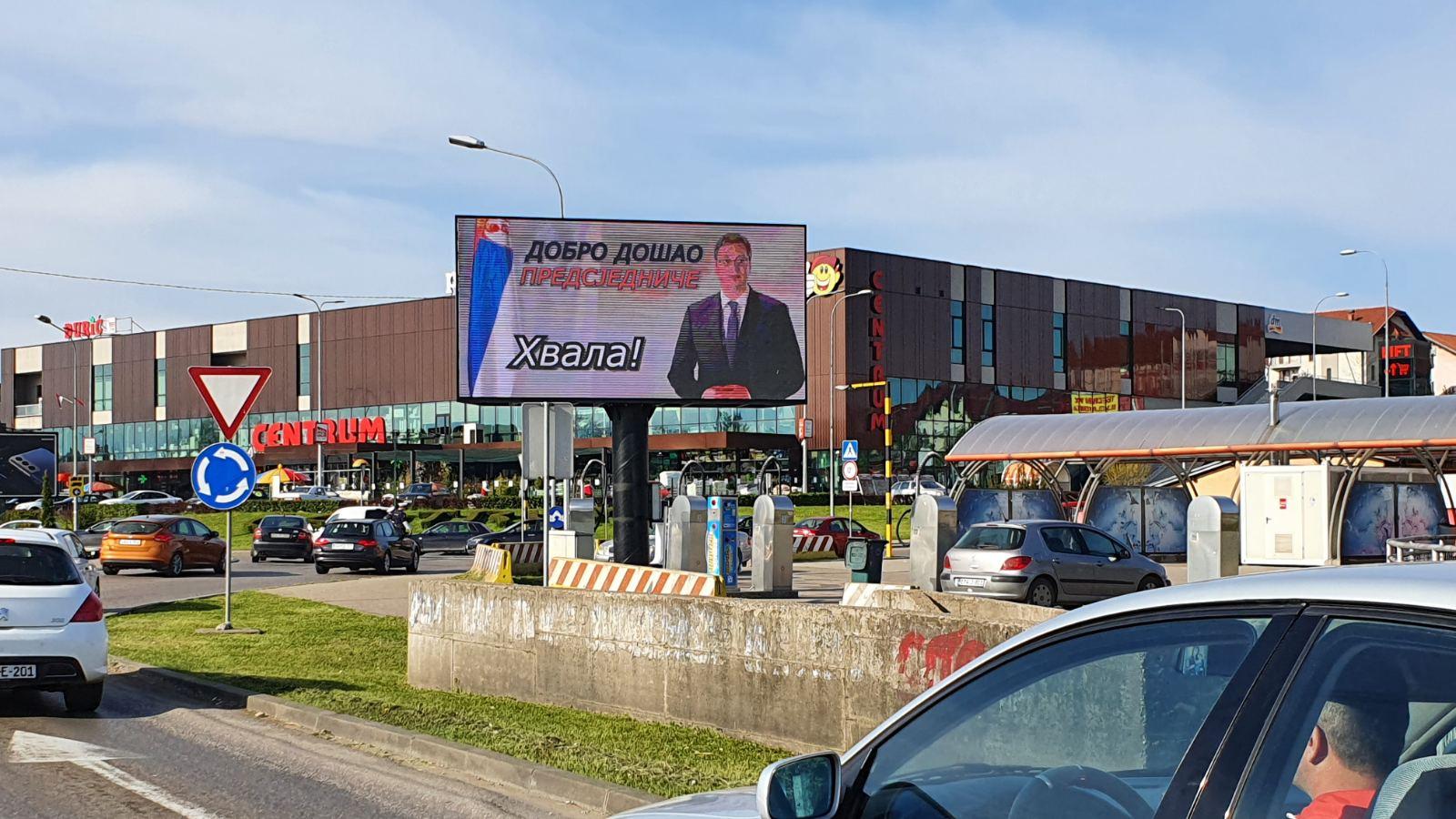 Aleksandar Vučić stigao u Banja Luku, postavljeni bilbordi dobrodošlice