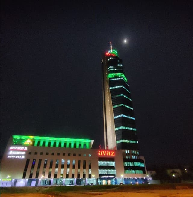 Povodom obilježavanja Dana planete Zemlje, "Avaz Twist Tower" u zelenoj boji