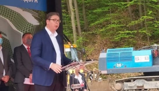Vučić: K'o Boga vas molim da se vakcinišete, imamo dovoljno novih vakcina