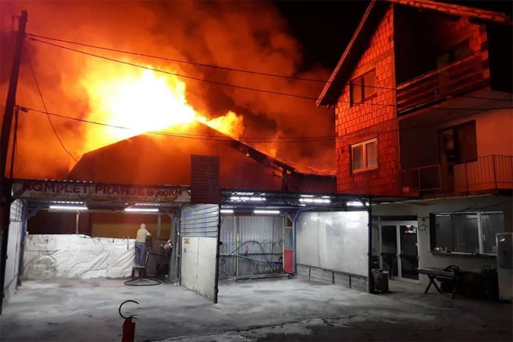 Kratak spoj na kompjuteru zapalio firmu u Istočnom Sarajevu