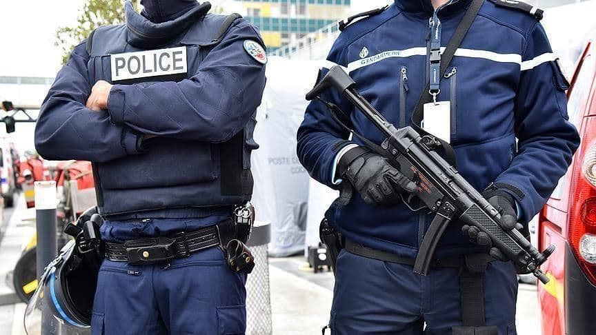 Ubijen policajac u Francuskoj, napadač u bjekstvu