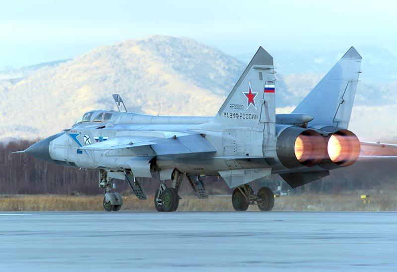 Ruski "Mig 31" presreo američki izviđački avion