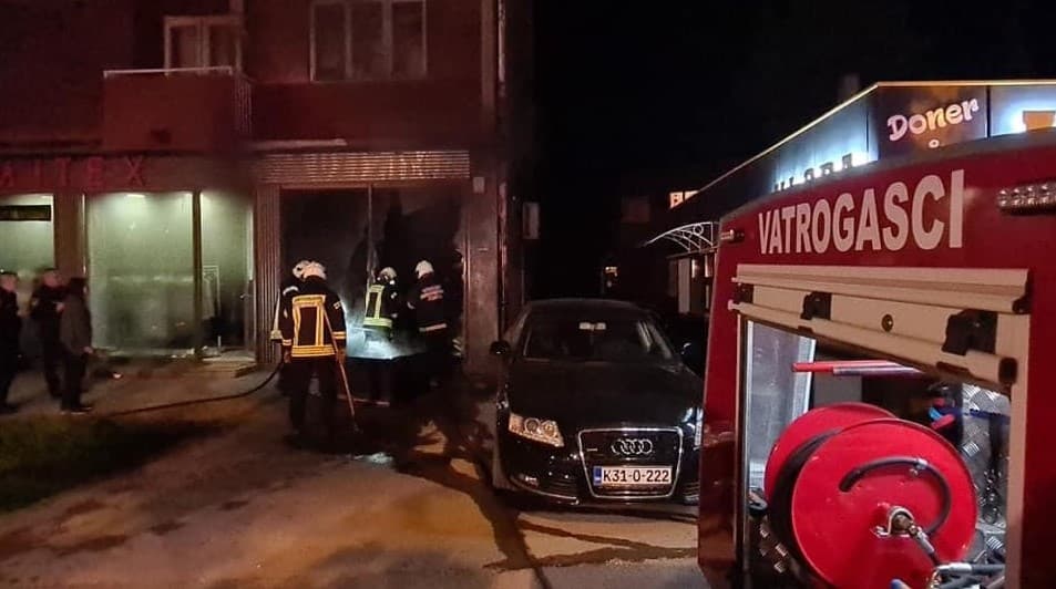 Planula prodavnica u Zenici: Vatrogasci spriječili širenje vatre