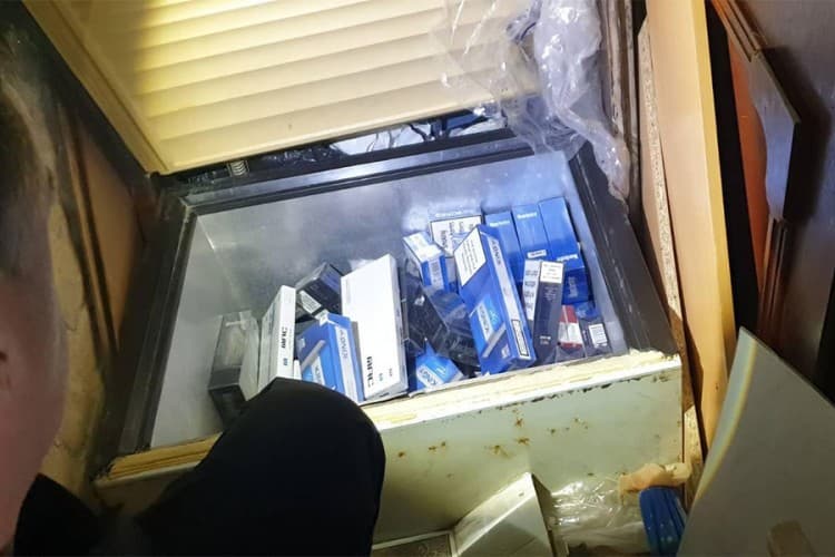 U starim zamrzivačima krio cigarete vrijedne više od 57.000 KM