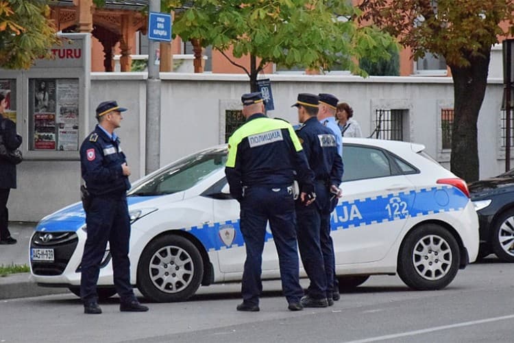 Lakše povrijeđeni vozač Citroena i dijete