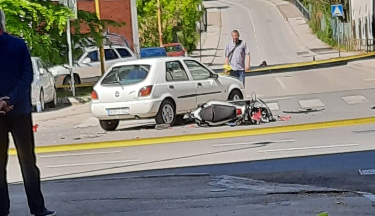 Saobraćajna nesreća u Tuzli, vozač skutera teže povrijeđen