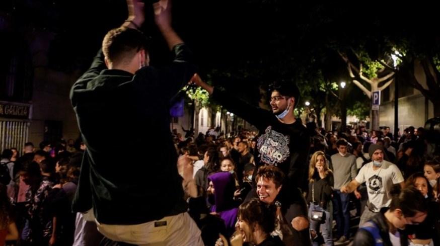 Španija ukinula vanredno stanje, hiljade mladih na ulicama