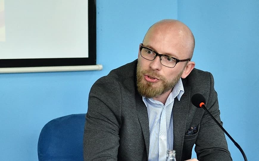 Istinomjer: Arapović od isticanja privrženosti stranci do uvjerenja da su stranke višak