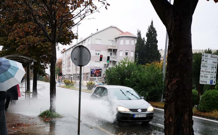 Zbog nestabilnog vremena i povremene kiše savjetuje se opreznija vožnja