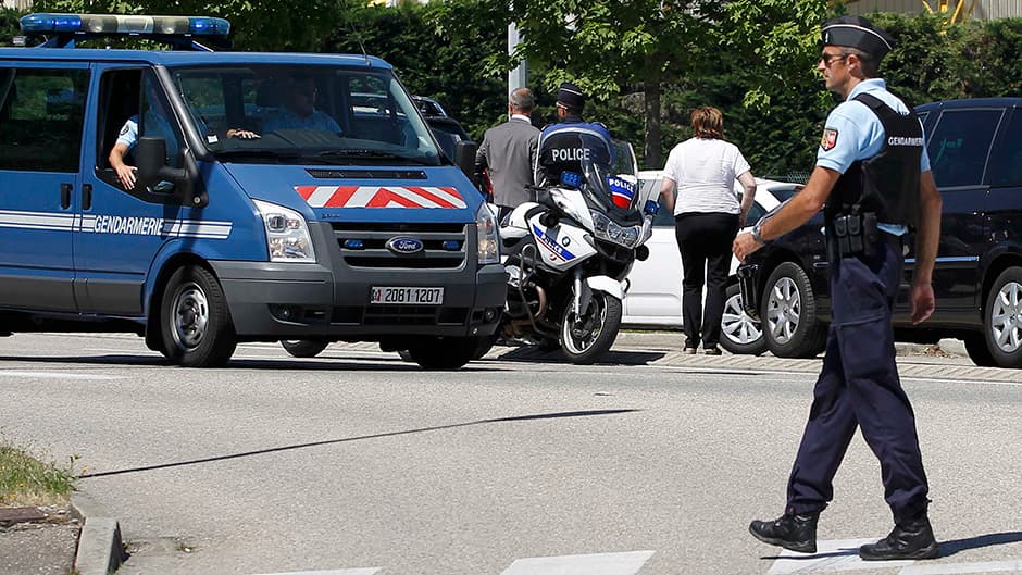 Francuski specijalci tragaju za bivšim vojnikom koji je pucao na policiju