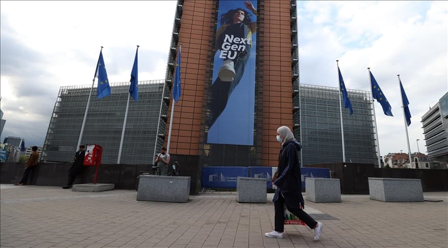 EU body recommends easing of travel within bloc from mid-June