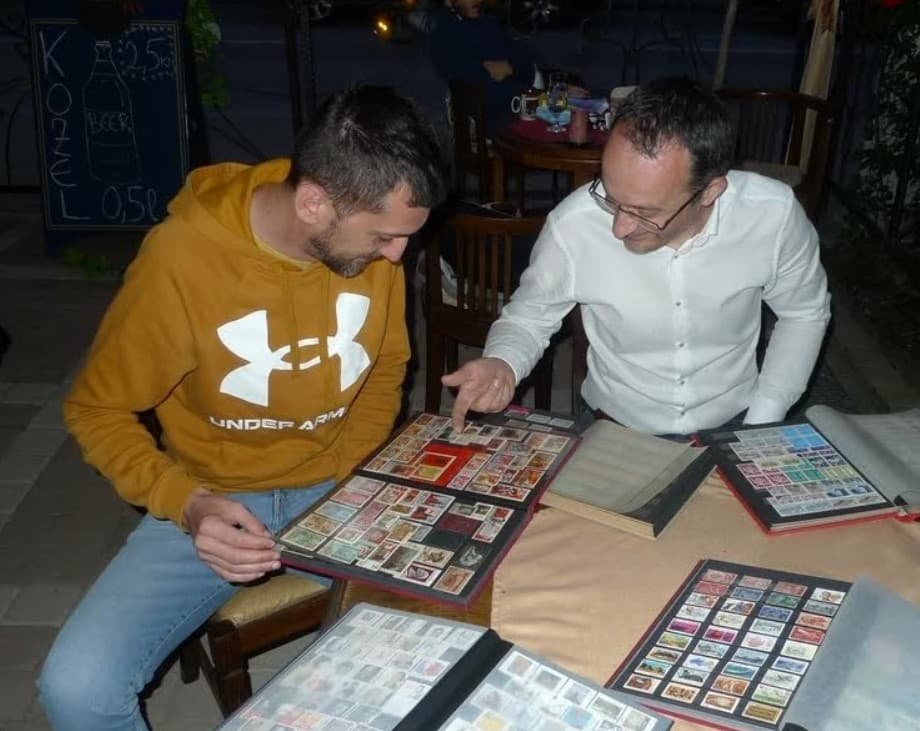 Filatelija je više od hobija: Sakupili 15.000 poštanskih markica