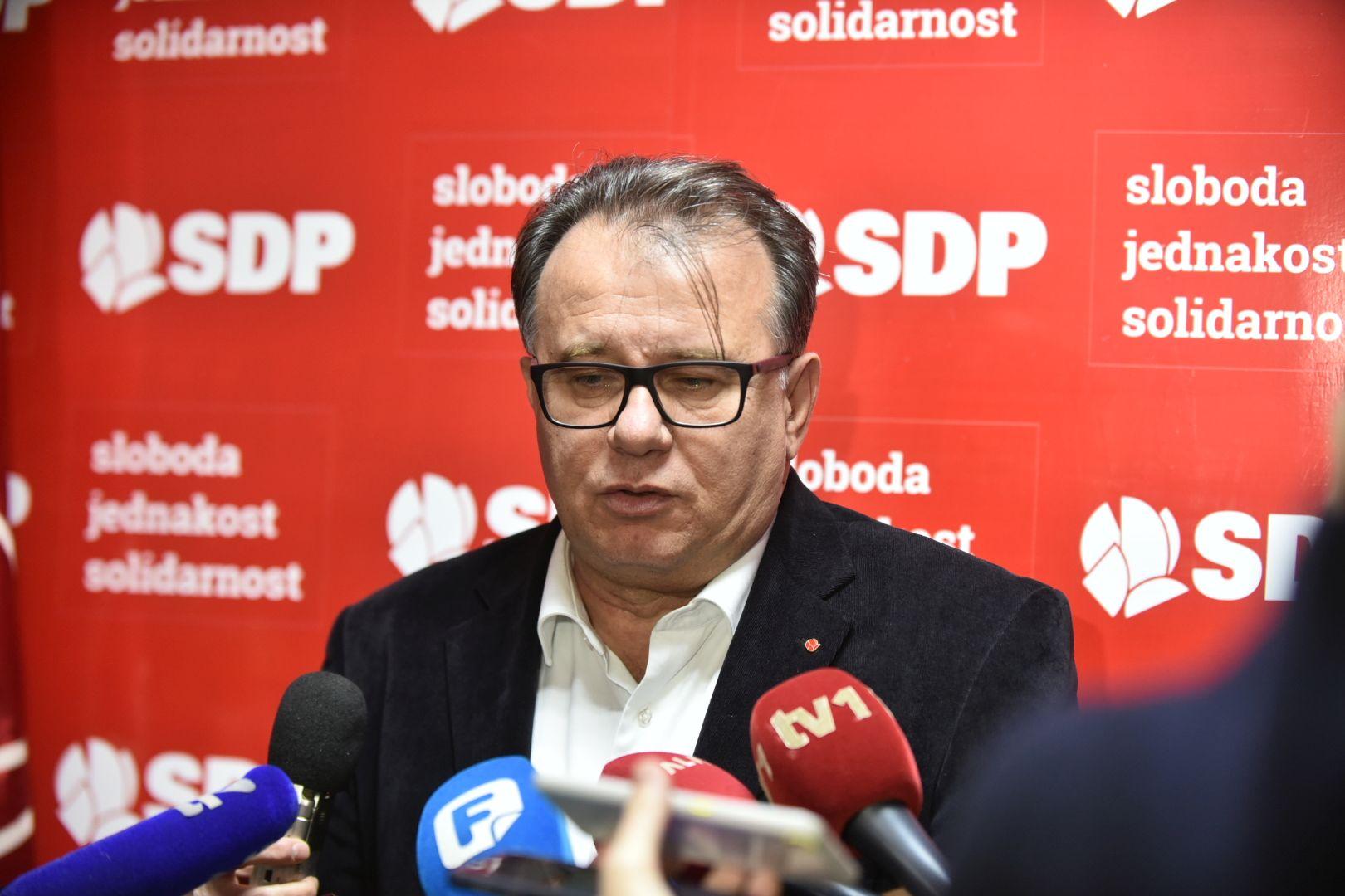 SDP BiH: Izetbegović moli Čovića da zajedno zgaze Ustav FBiH