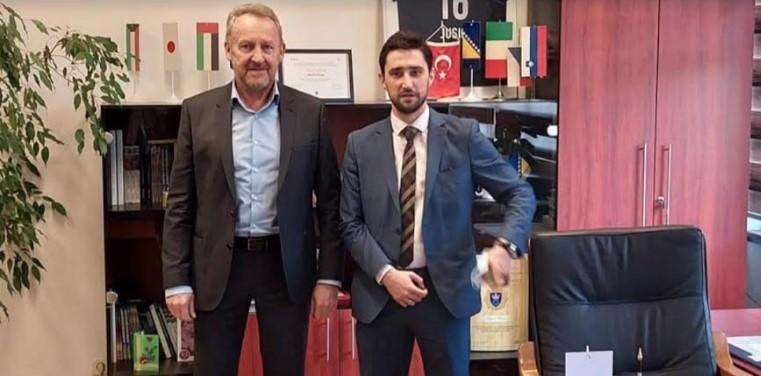 Brutalan komentar i pitanje Bakiru Izetbegoviću: Možeš li provjeriti kako žive borci, treba li im šta?