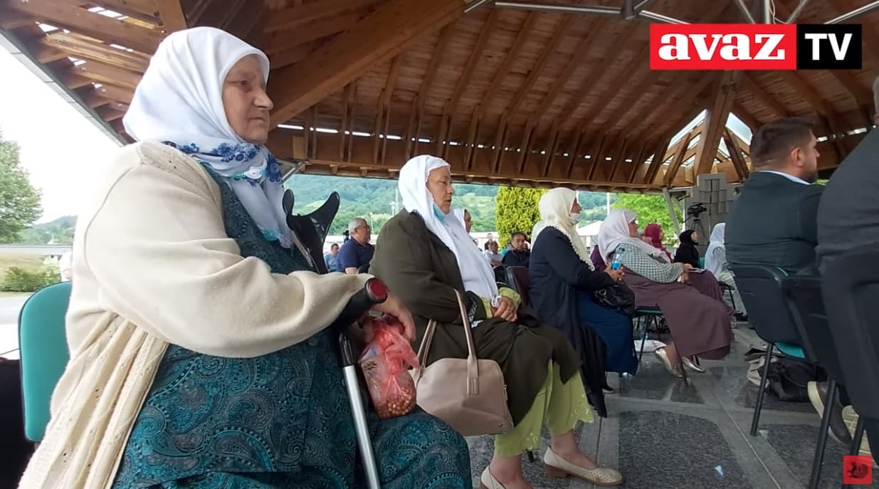 Pogledajte kako je presuda Ratku Mladiću dočekana u Potočarima, među bijelim nišanima