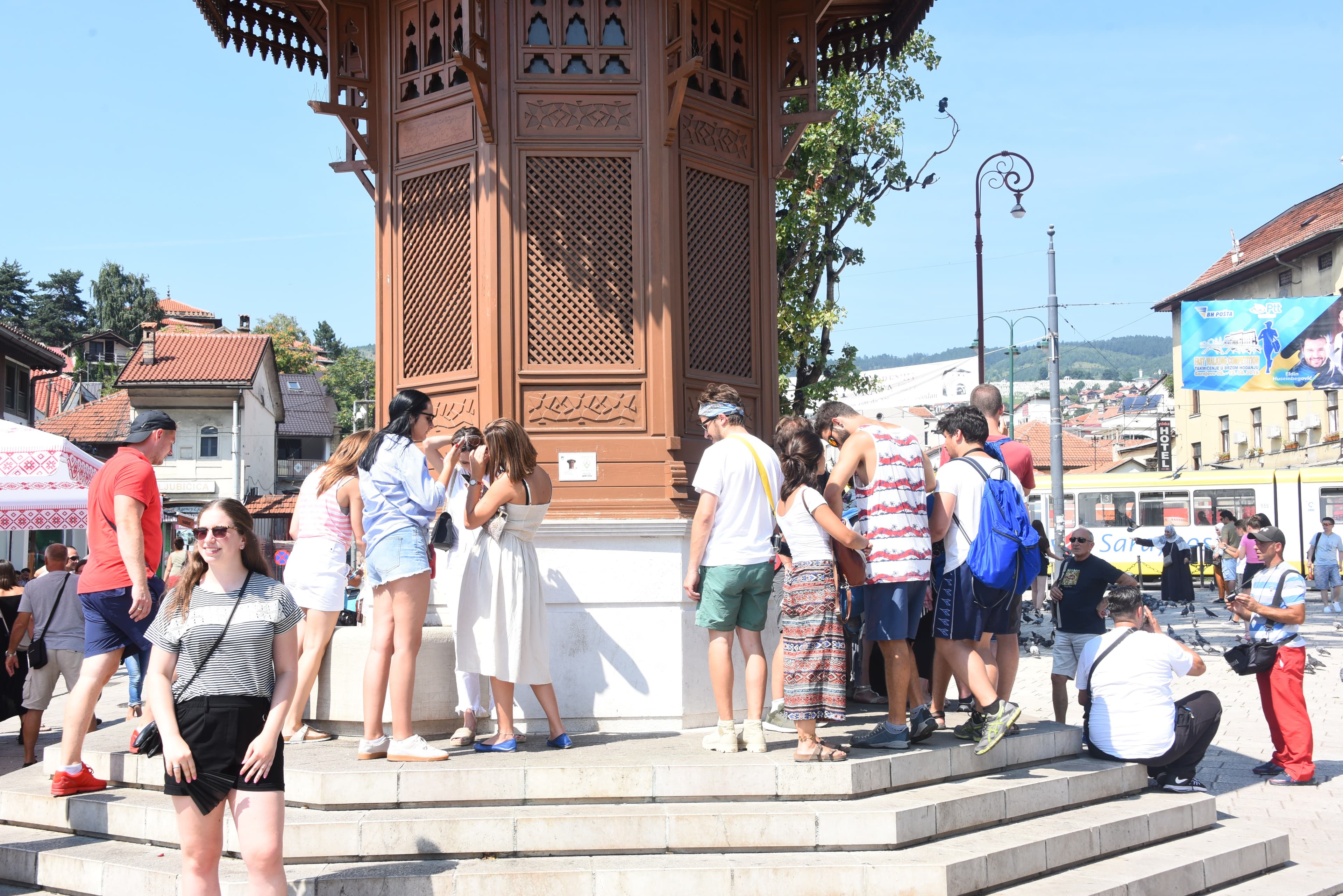 Oni nama vakcine, mi njima bonove: Vlada Kantona Sarajevo subvencionira posjetu turista iz Srbije