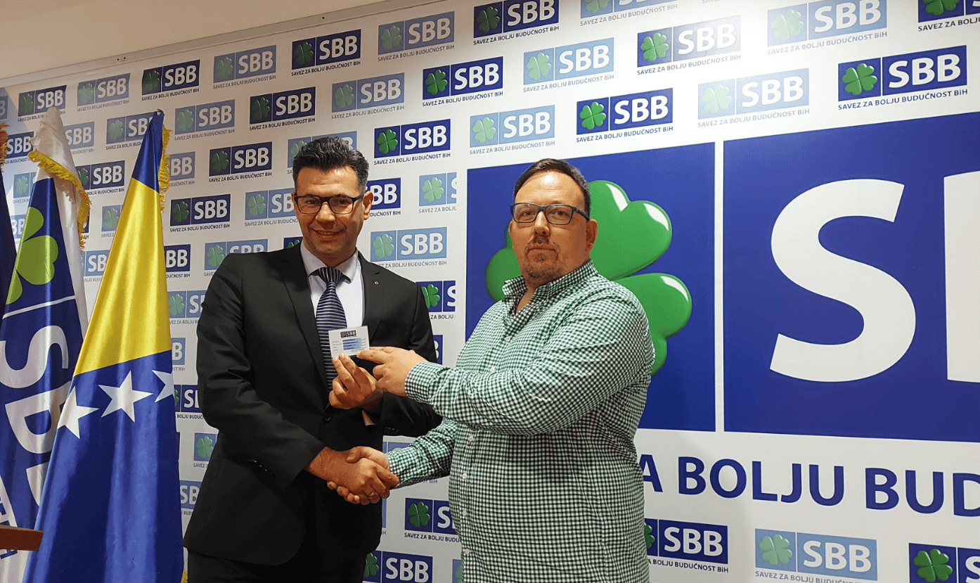 Anis Krivić uručio člansku kartu SBB-a Amiru Ćoraliću - Avaz