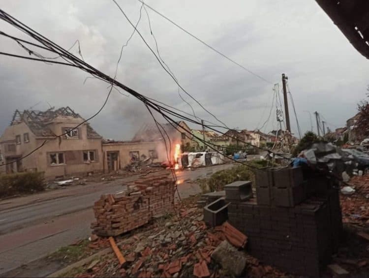 U naletu tornada u Češkoj povrijeđeno najmanje 150 ljudi, strahuje se da ima mrtvih
