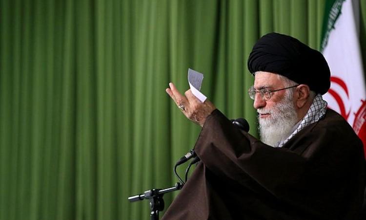 Ajatolah Hamenei vakcinisan prvom dozom iranske vakcine