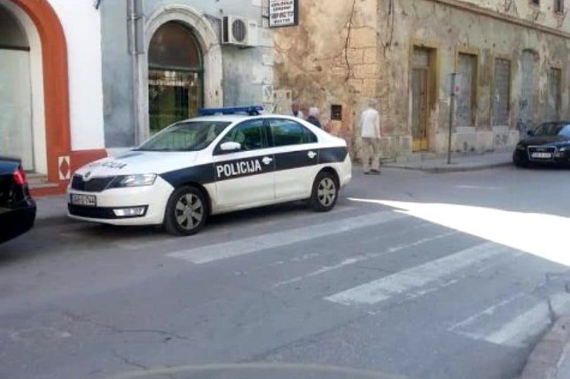Građane Mostara probudila jaka eksplozija tokom noći, tri automobila oštećena