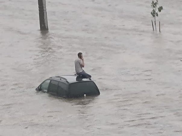 Snažna oluja pogodila Bjelorusiju, najmanje jedna osoba poginula