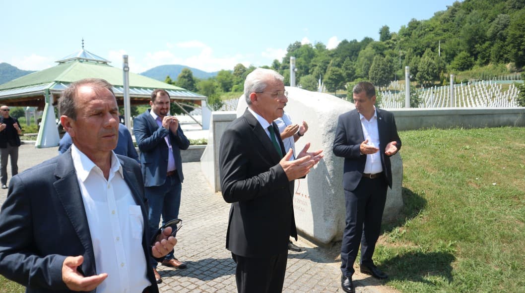 Džaferović i Komšić posjetili Memorijalni centar