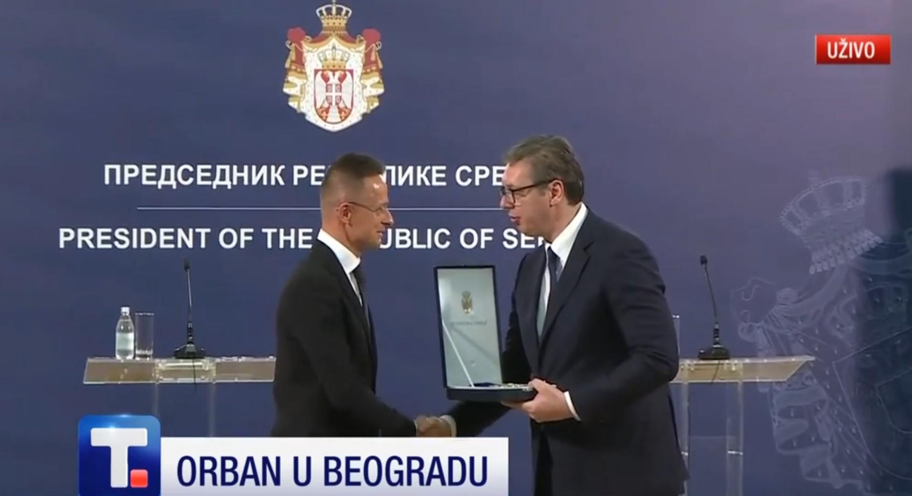 Vučić uručio Orden srpske zastave mađarskom ministru spoljnih poslova