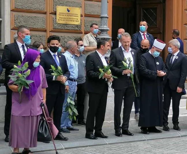 Ispred Predsjedništva BiH: Dritan Abazović odao počast žrtvama genocida