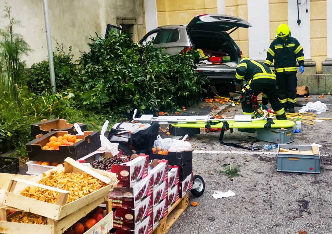 Automobilom uletio u pijacu, povrijeđeno 13 osoba