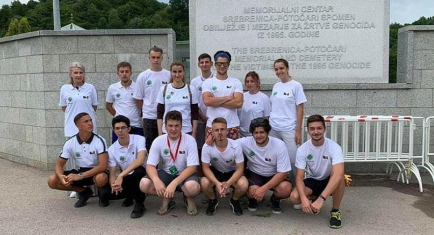 Volonteri čistili Memorijalni centar u Potočarima