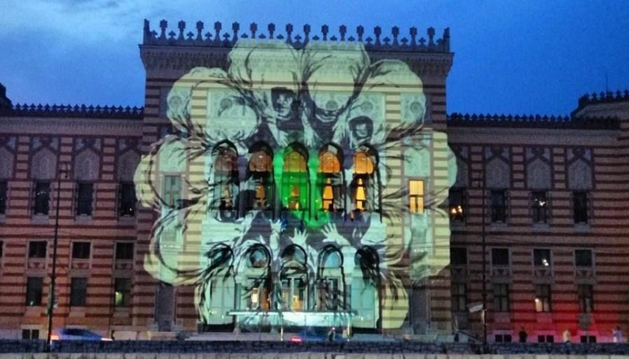 Vijećnica osvijetljena Cvijetom Srebrenice