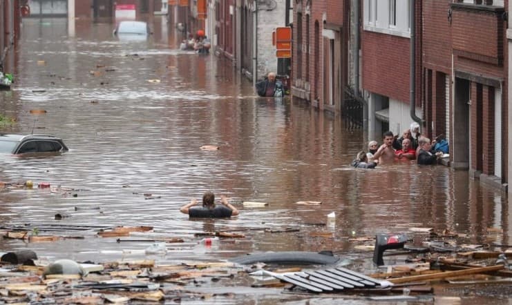 Stotine ljudi evakuirano nakon probijanja nasipa u Nizozemskoj