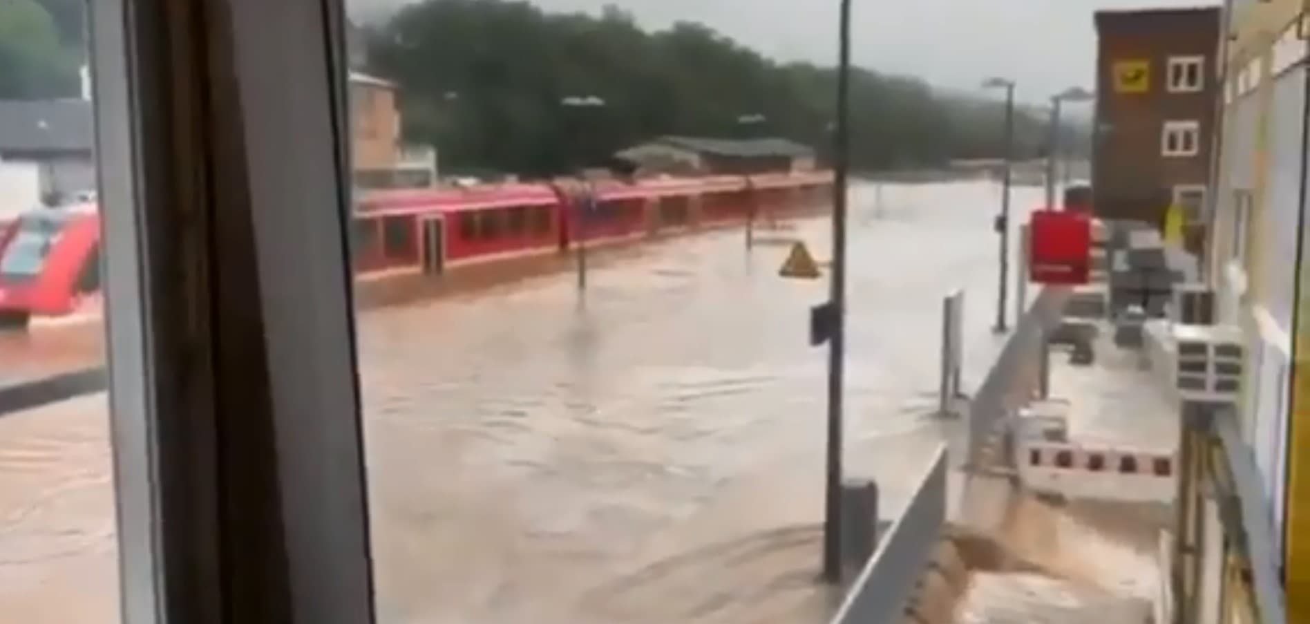 Pogledajte kako izgleda poplavljena željeznička stanica u Njemačkoj